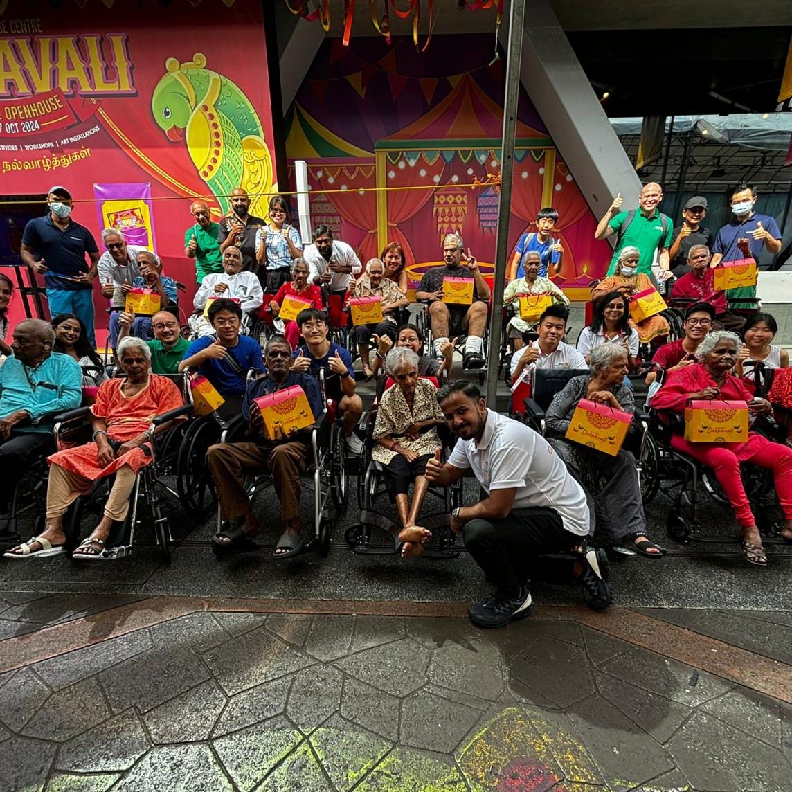 SNM Residents Visit Little India for Deepavali