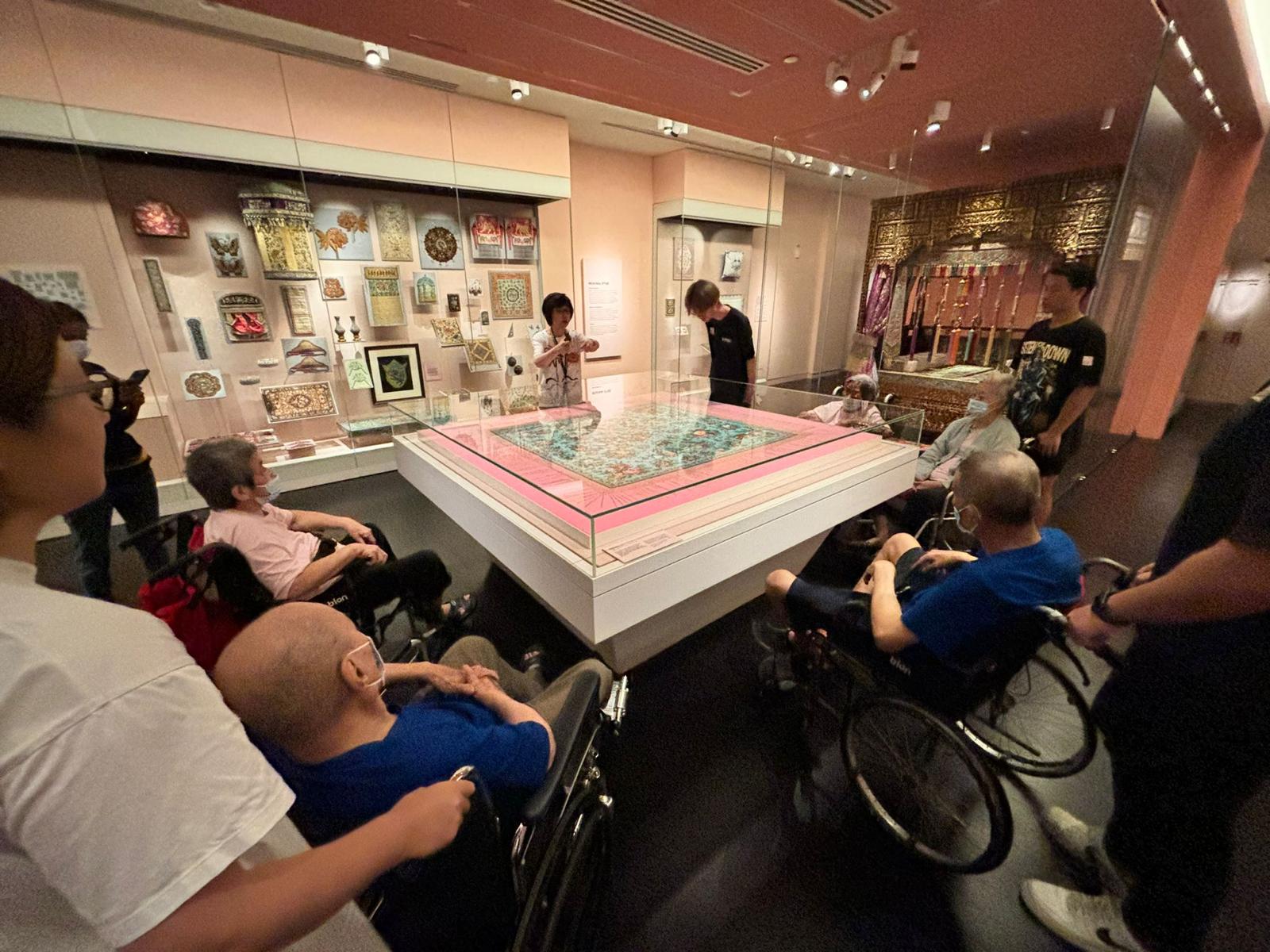 SNM Residents Visit the Peranakan Museum