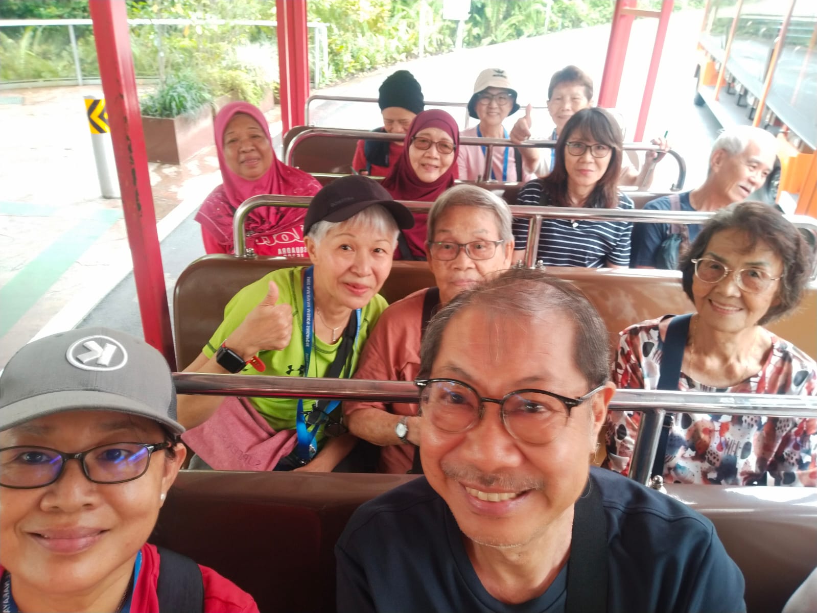 SNM Seniors Visit Bird Paradise