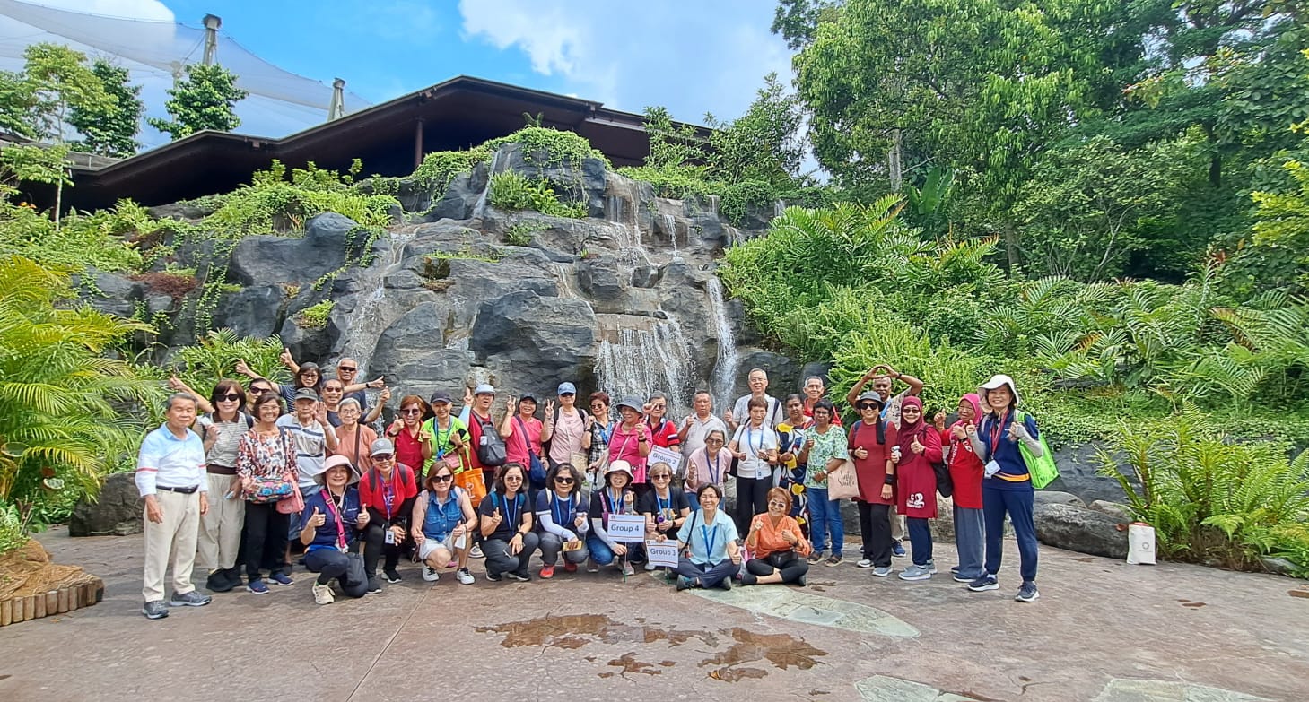 SNM Seniors Visit Bird Paradise