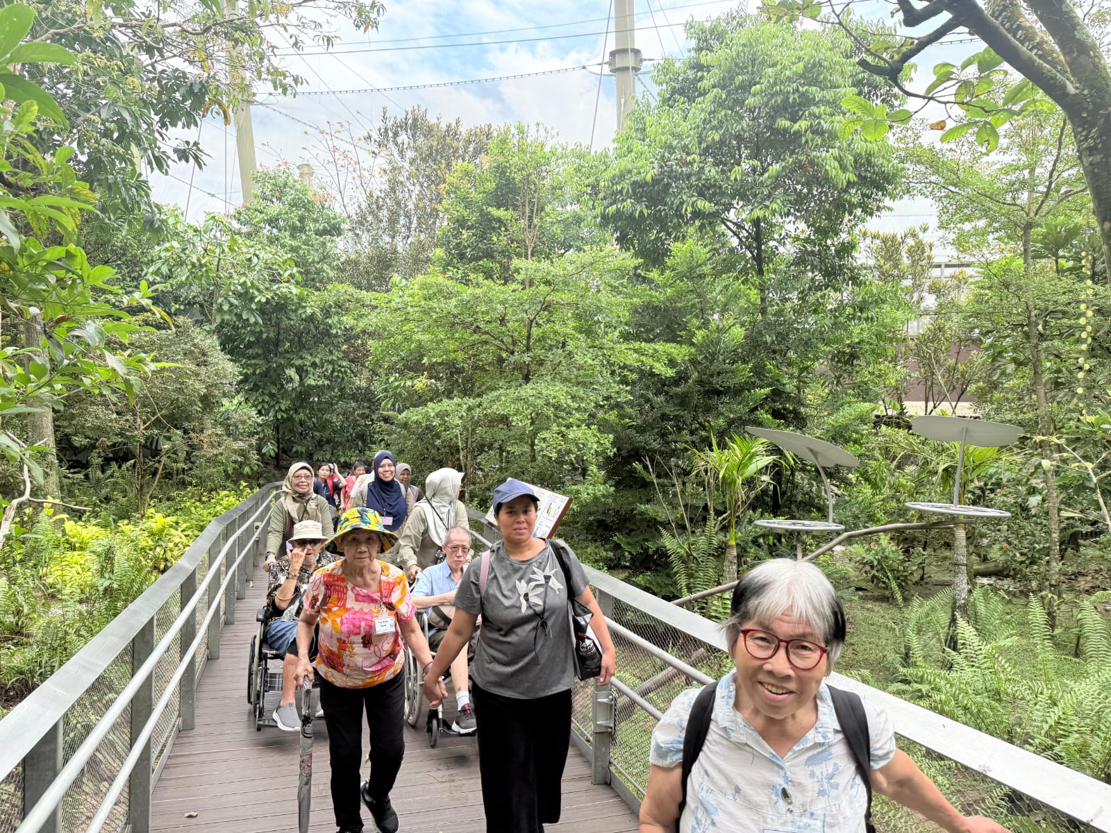 SNM Seniors Visit Bird Paradise