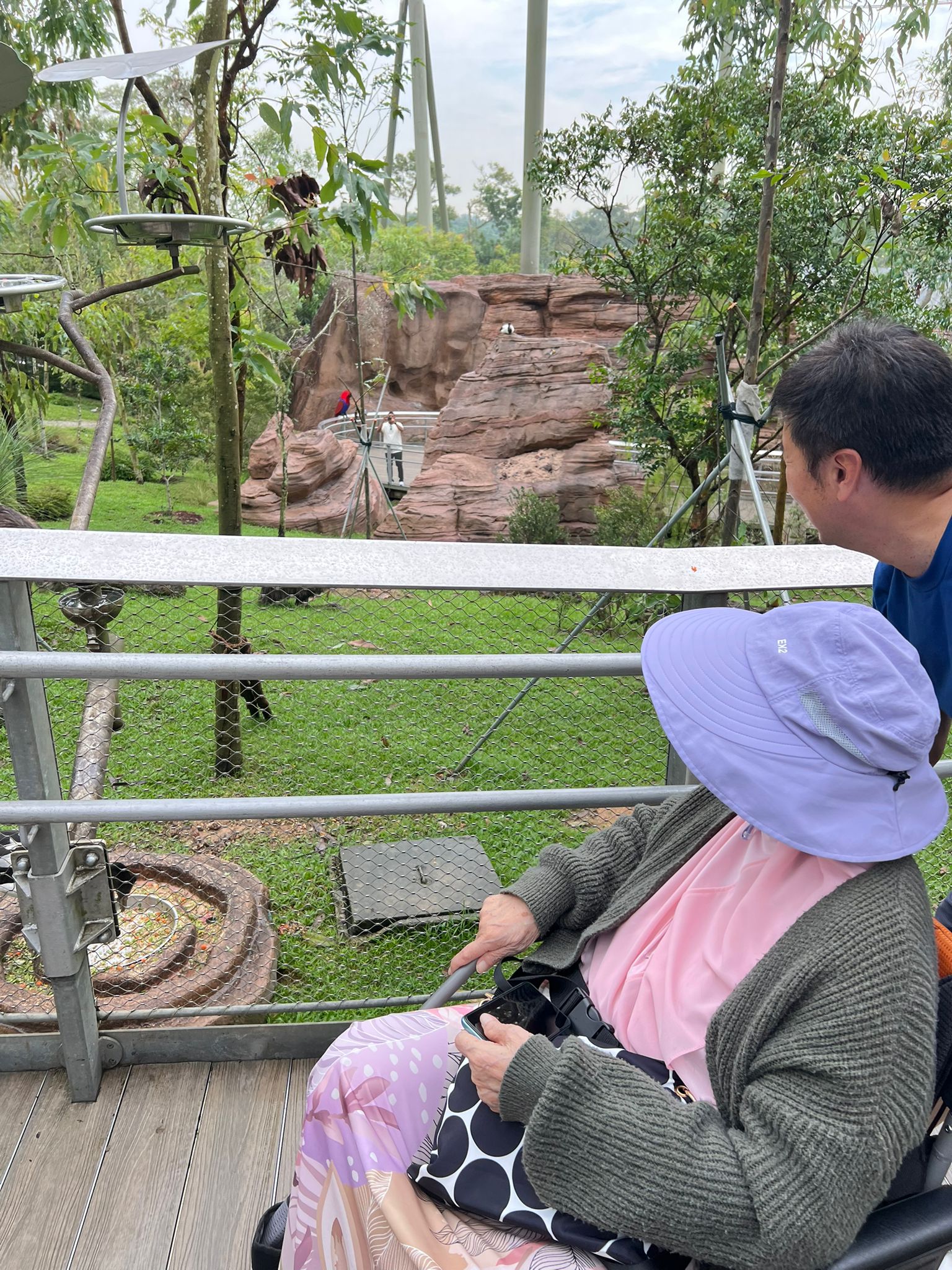 SNM Seniors Visit Bird Paradise