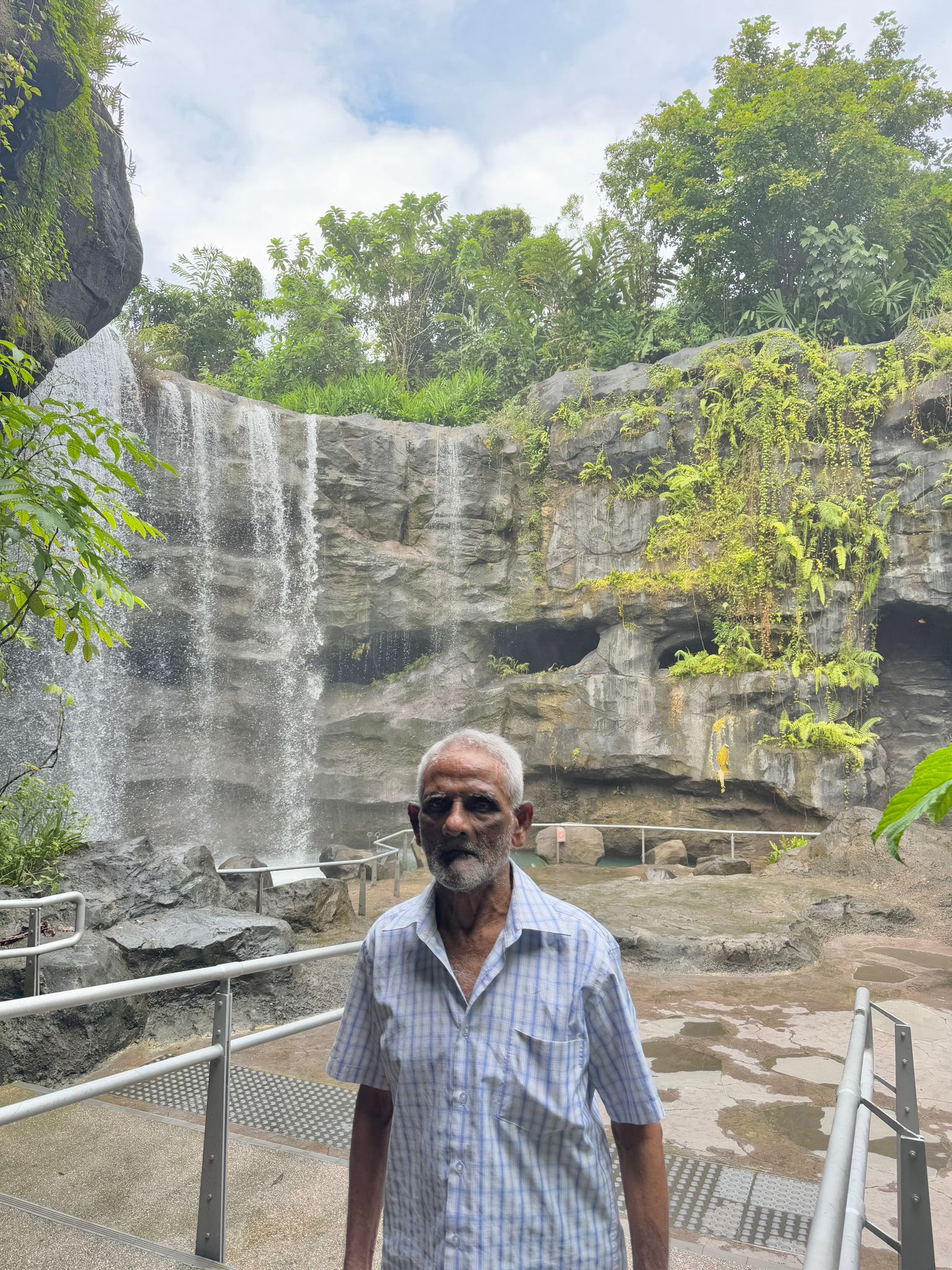 SNM Seniors Visit Bird Paradise