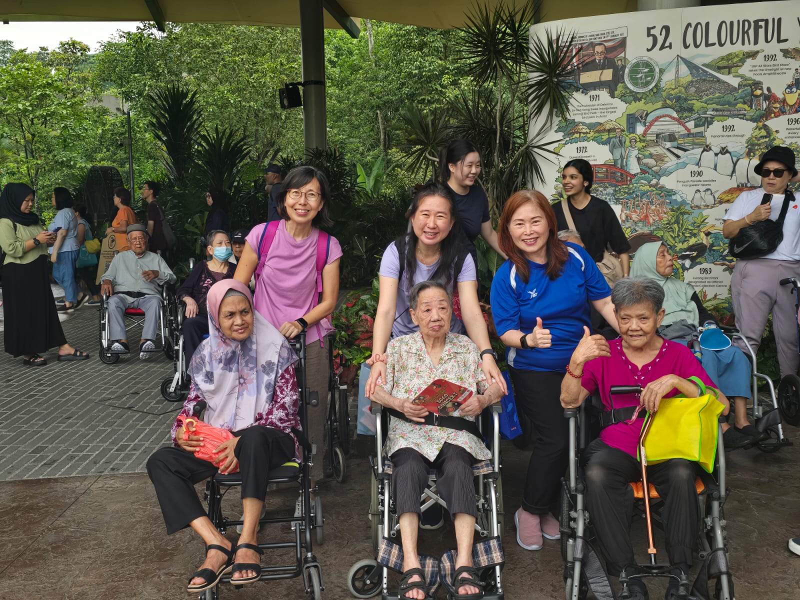 SNM Seniors Visit Bird Paradise