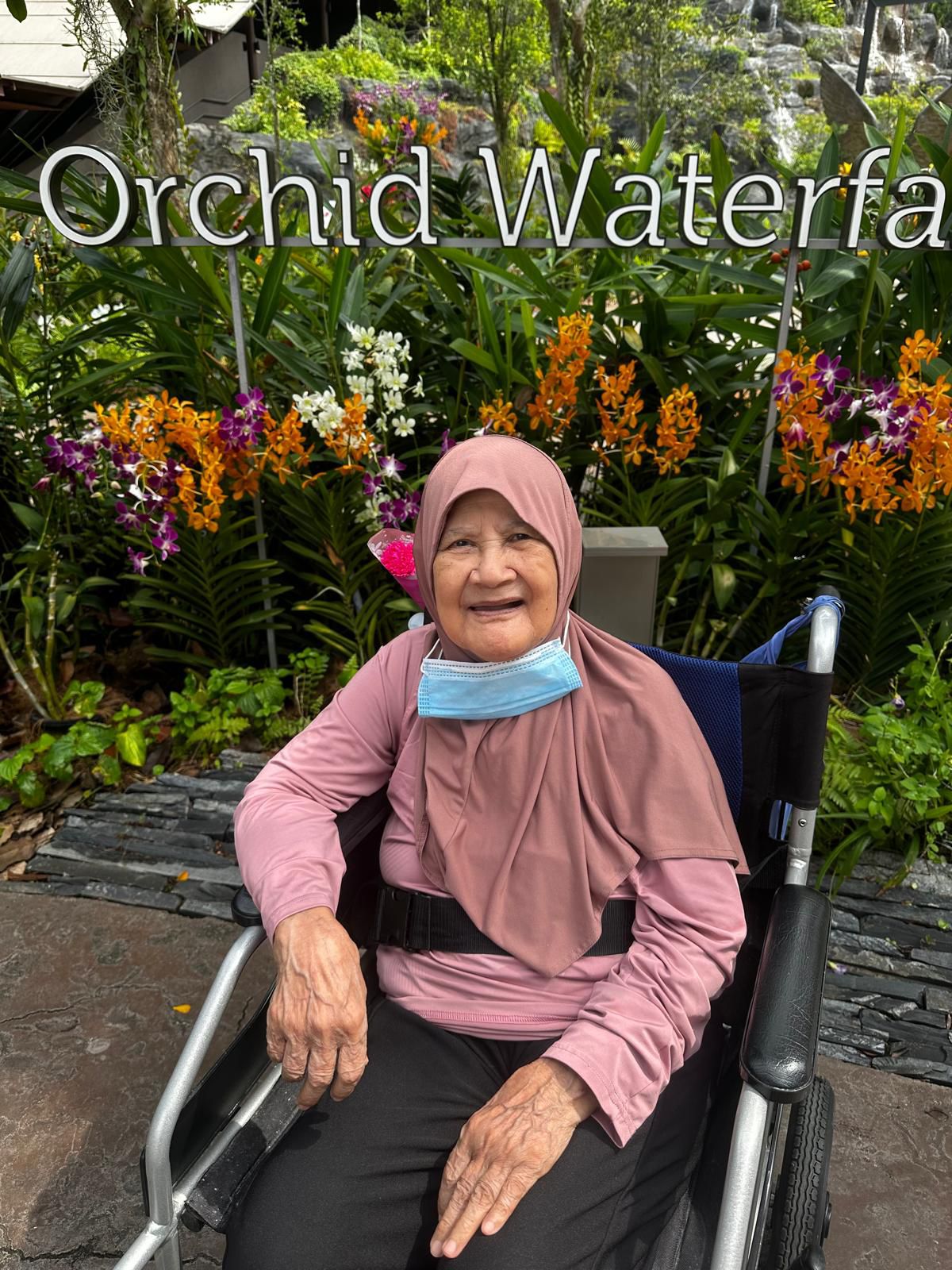 SNM Seniors Visit Bird Paradise