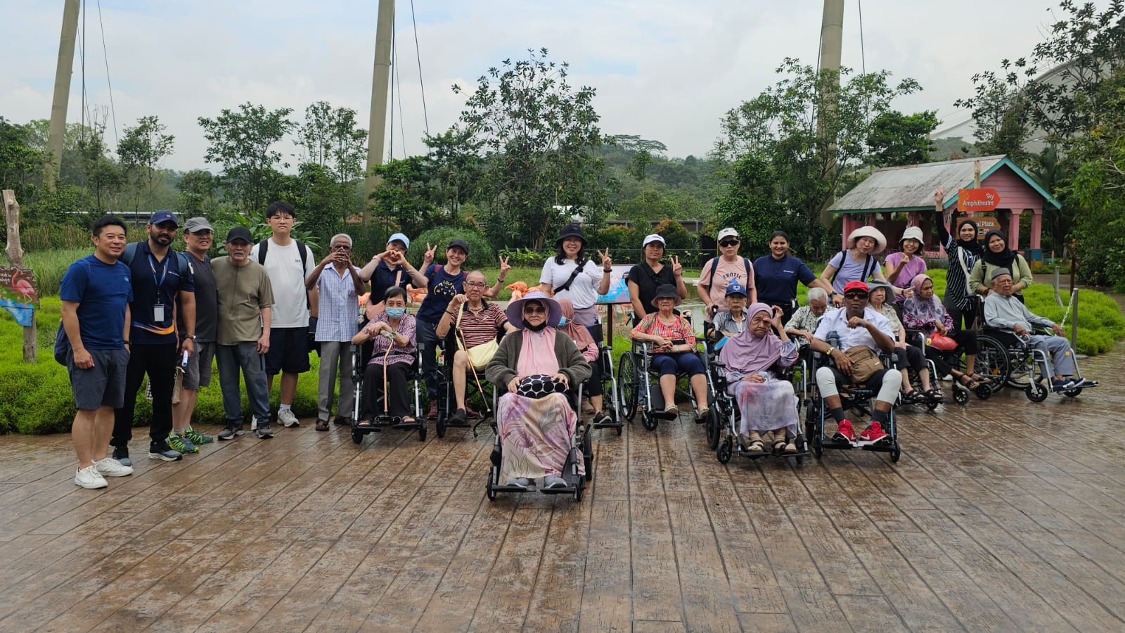 SNM Seniors Visit Bird Paradise