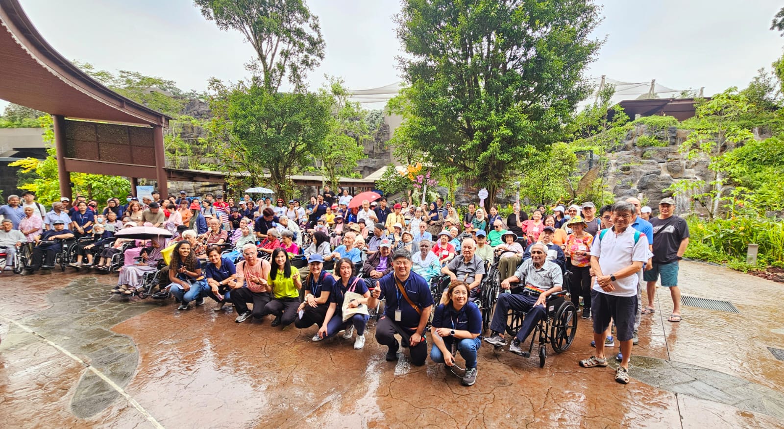 SNM Seniors Visit Bird Paradise