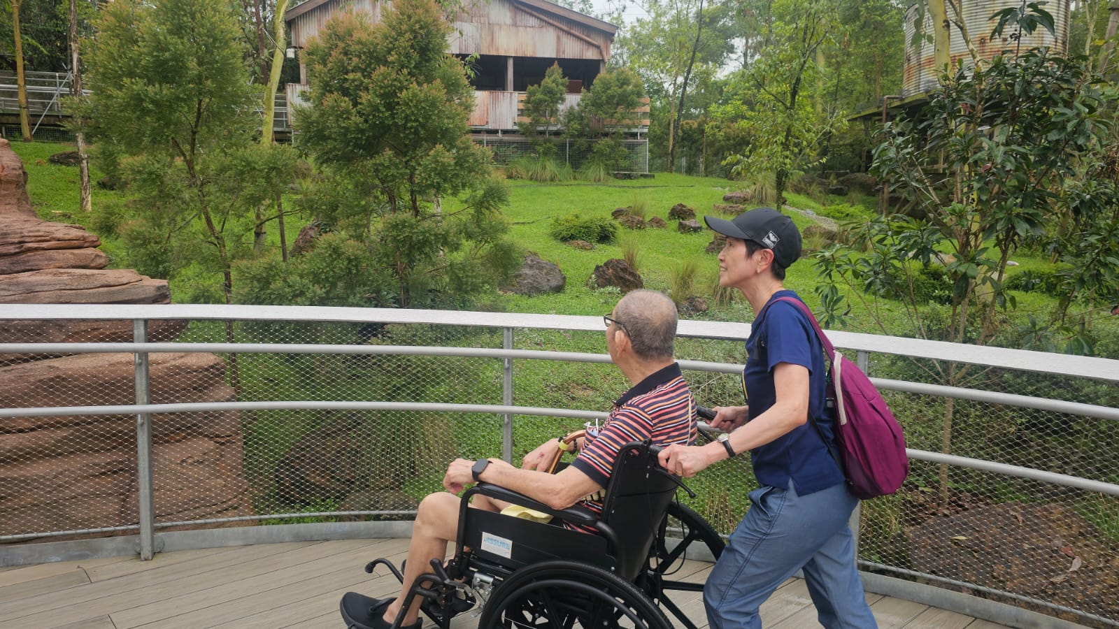 SNM Seniors Visit Bird Paradise