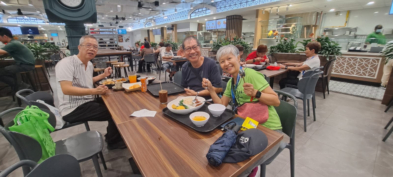 SNM Seniors Visit Bird Paradise