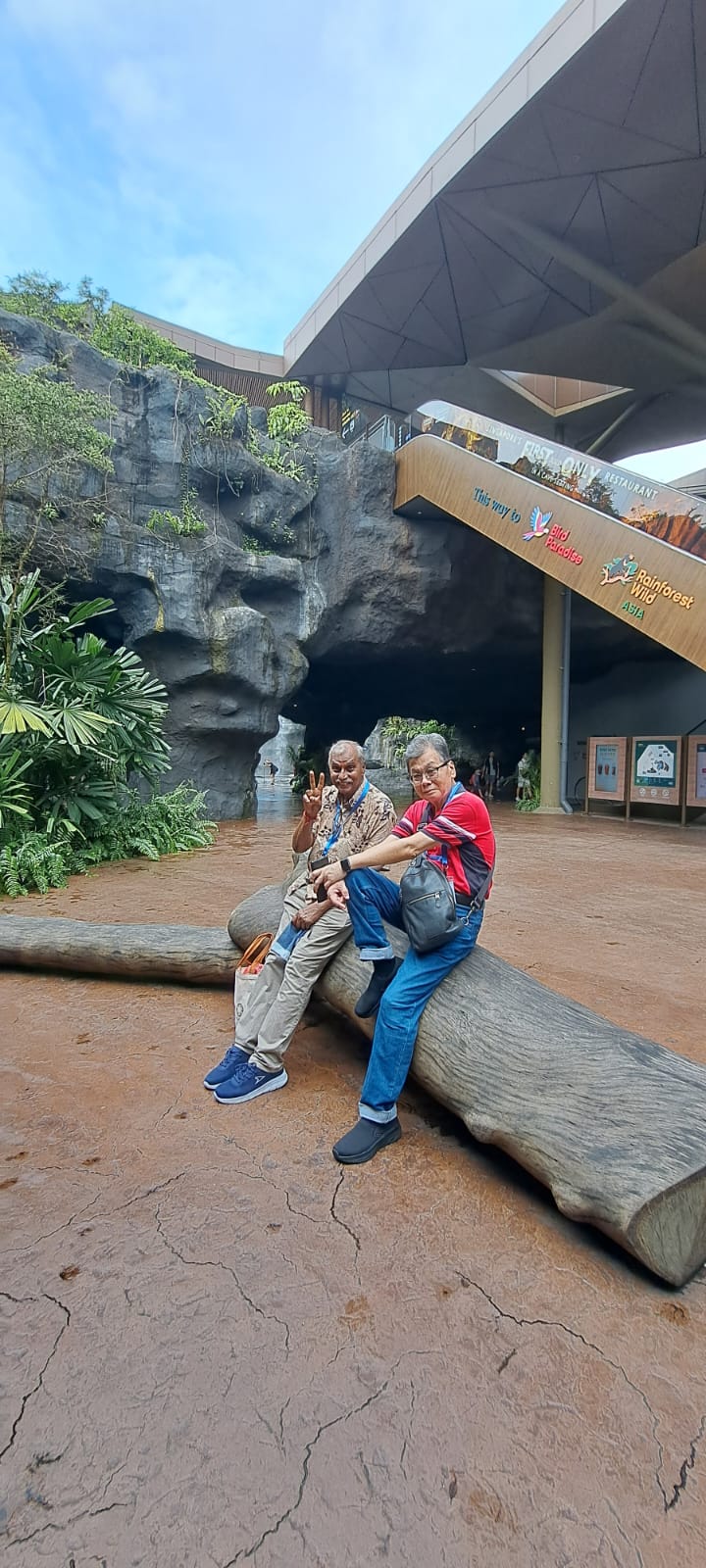 SNM Seniors Visit Bird Paradise