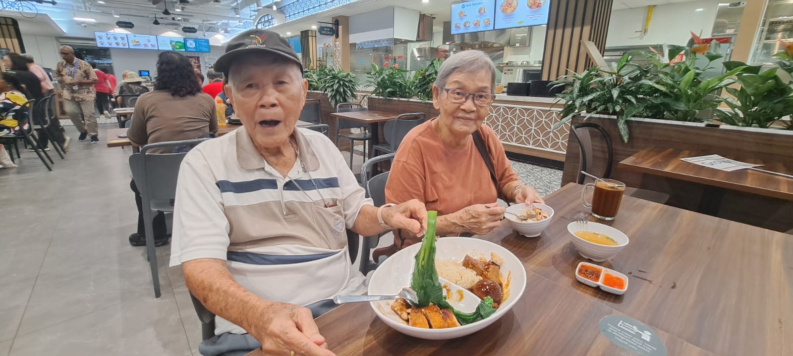 SNM Seniors Visit Bird Paradise